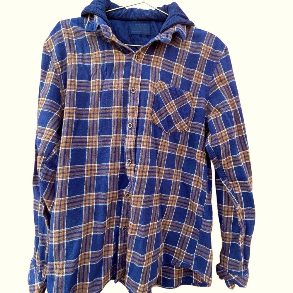 Nomad Blue and Tan Casual Button Down Shirt Size Small